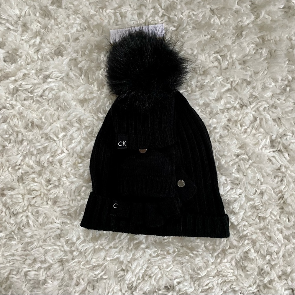 Calvin Klein • hat and gloves • black